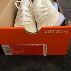 COPY - Nike Epic React Flyknit 2 Women Size 6 Running Shoes Sail WIDE